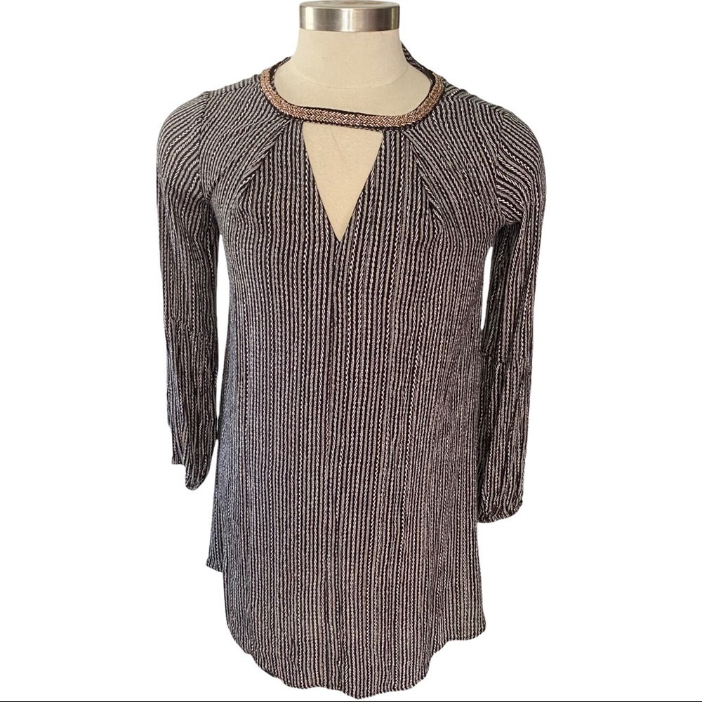 Altar’d State Black Gray Metallic Gold Print Gold Scoop Neck Peek-A-Boo Dress Sm